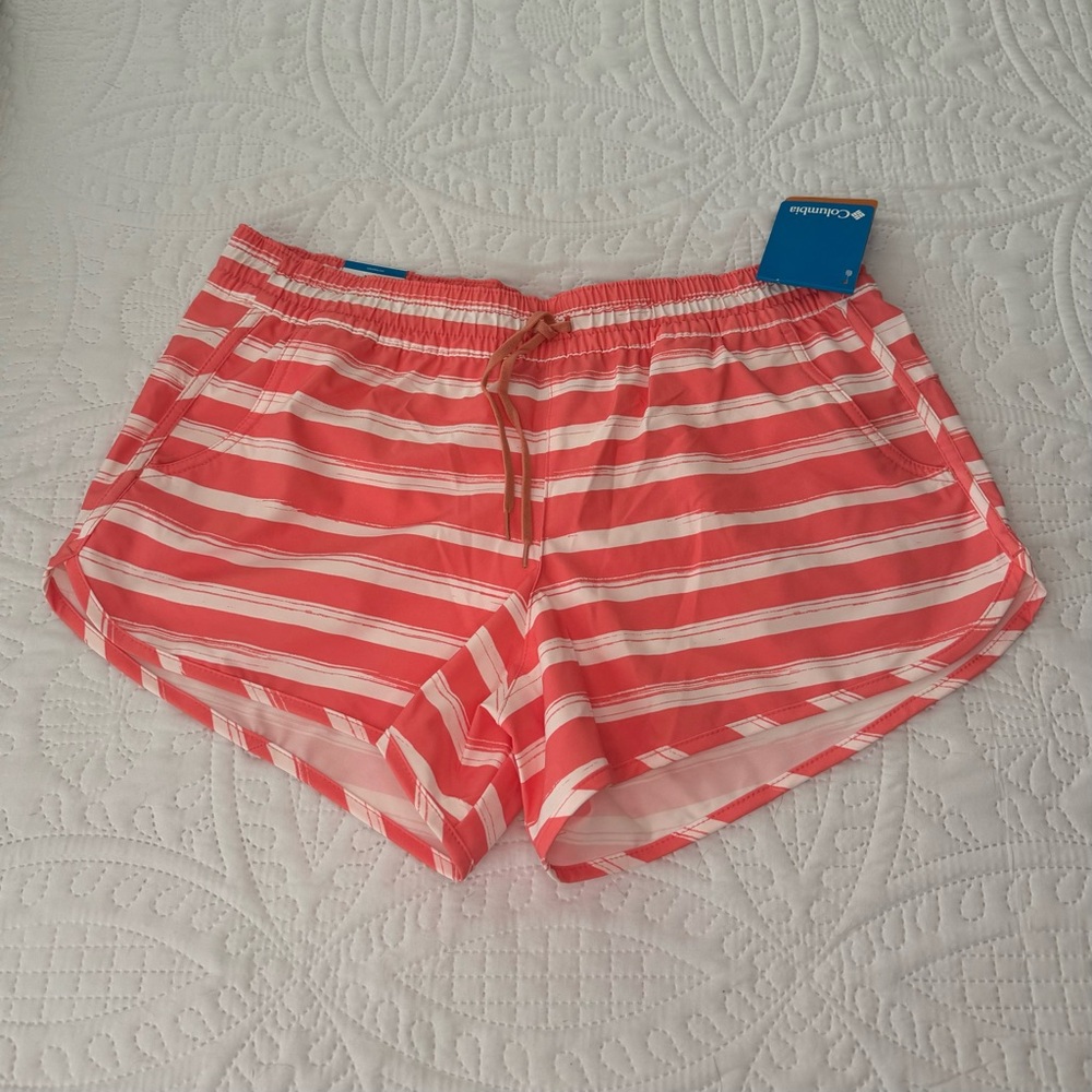 NWT Columbia - water repellant, sun protection shorts. Size large